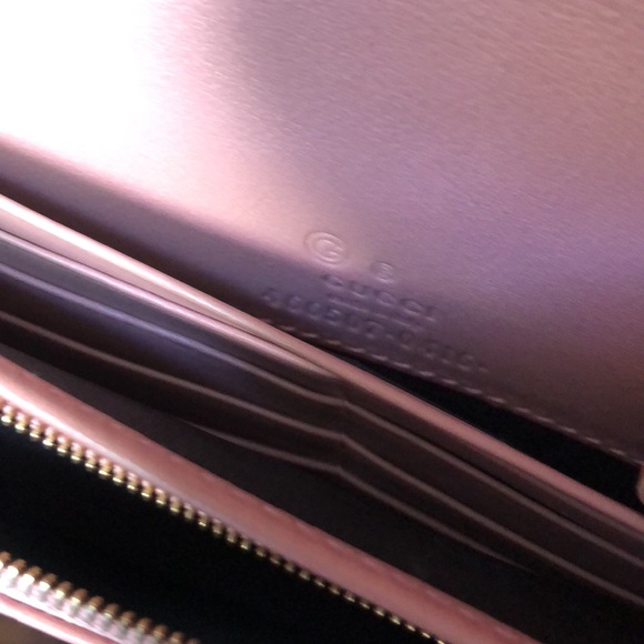 GUCCI Microguccissima Crossbody Wallet π - Picture 3 of 10